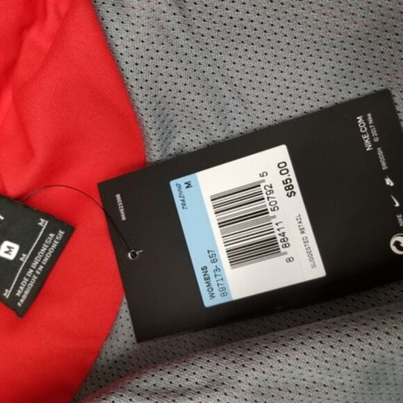 WOMENS NIKE RED WIND JACKET, NEW W/ TAGS, SIZE MED, HOODED - Picture 4 of 4
